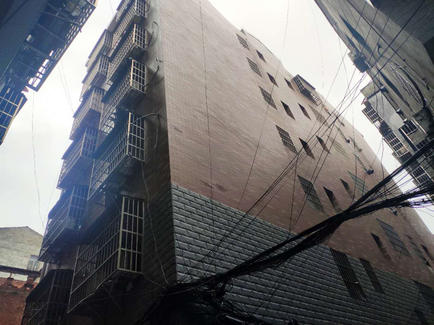 私房  钱沟上坡  两杆七层 全部出租  一层四家 来电咨询