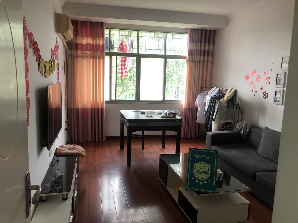 油榨湾菜场旁边私房两间四层出场大停车方便房东诚意出售