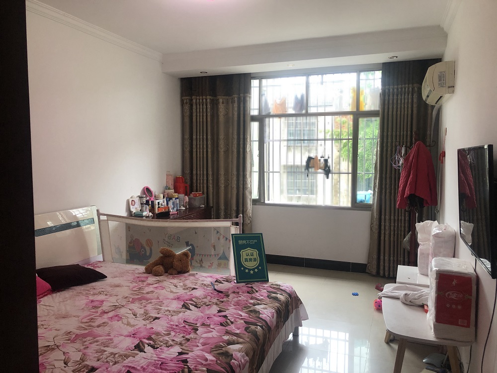 油榨湾菜场旁边私房两间四层出场大停车方便房东诚意出售