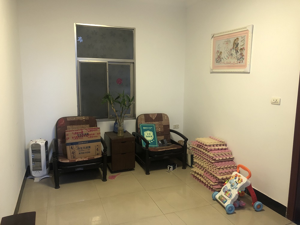 油榨湾菜场旁边私房两间四层出场大停车方便房东诚意出售