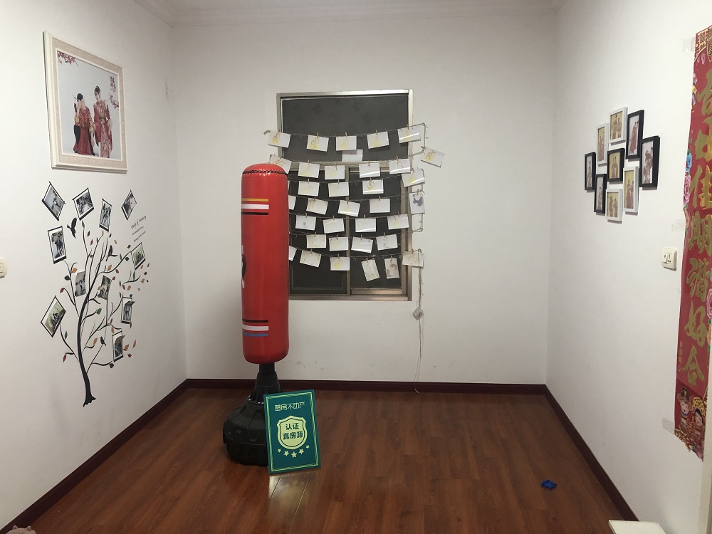 油榨湾菜场旁边私房两间四层出场大停车方便房东诚意出售