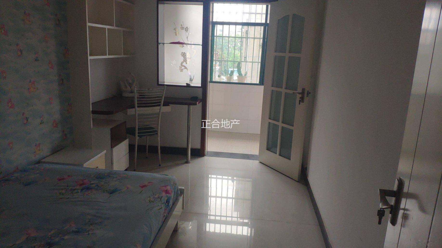 i汽修小区精装三房交通便利， ，商城一 到！出门仙下河好风景！