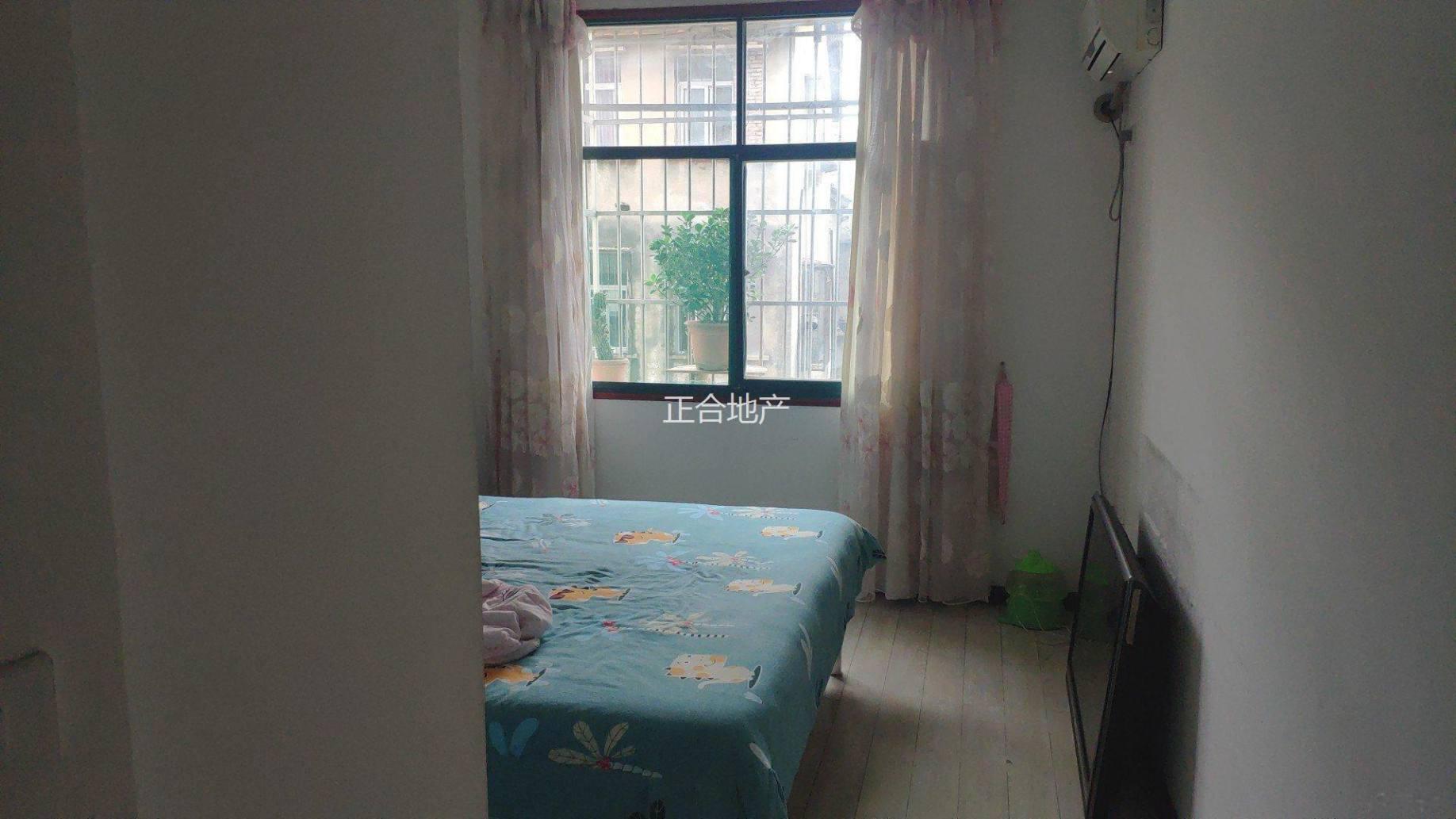 i汽修小区精装三房交通便利， ，商城一 到！出门仙下河好风景！