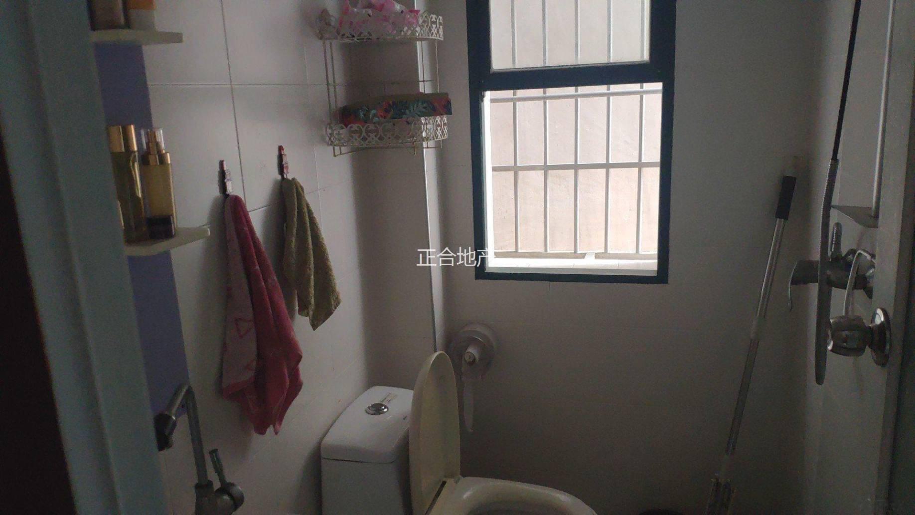 i汽修小区精装三房交通便利， ，商城一 到！出门仙下河好风景！