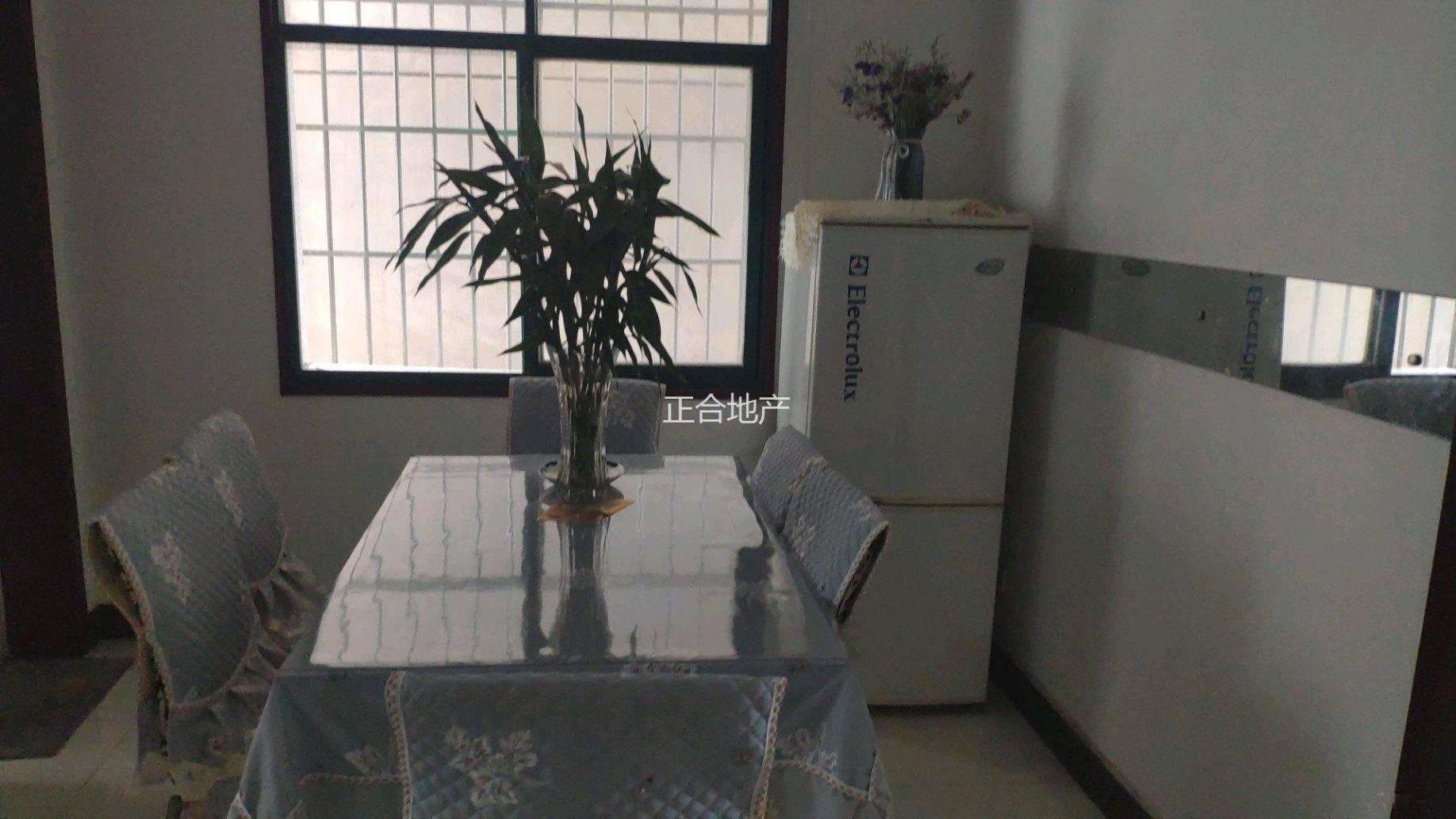 i汽修小区精装三房交通便利， ，商城一 到！出门仙下河好风景！