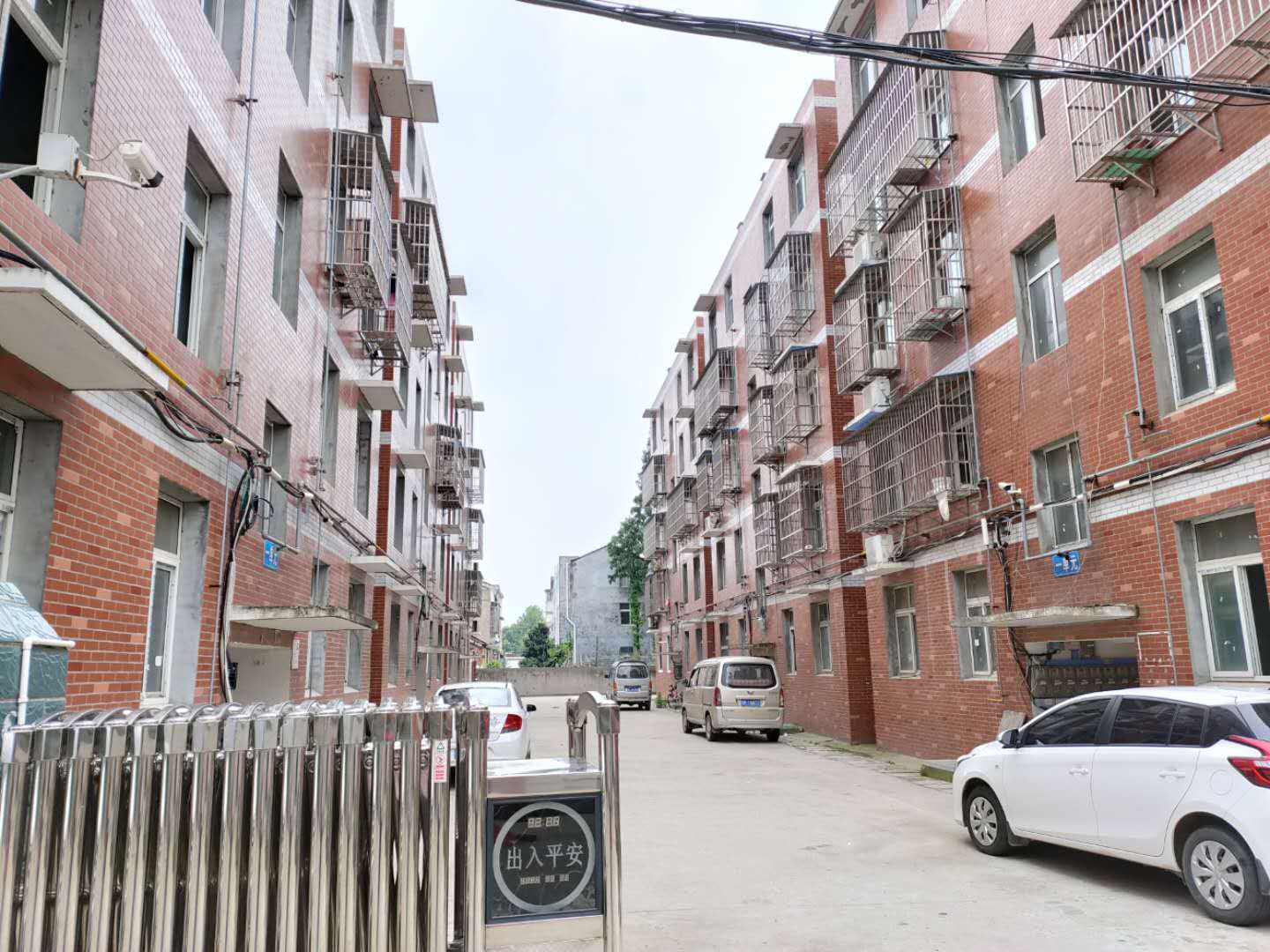 江景房 毛坯 小三房 刚需必选 即买即办证