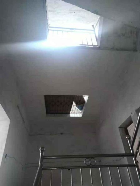 九中旁边毛坯私房整体400平带后花园前后宽敞好停车