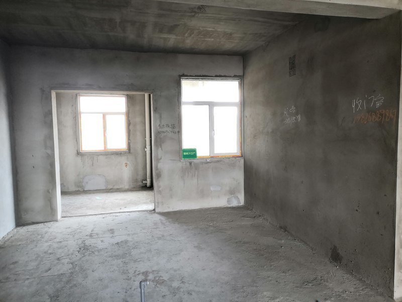 领秀城城南好地段，楼层好，大面积 ，看房约起！