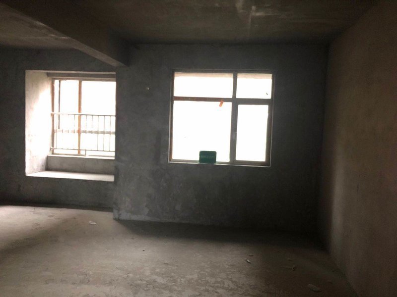 领秀城城南好地段，楼层好，大面积 ，看房约起！