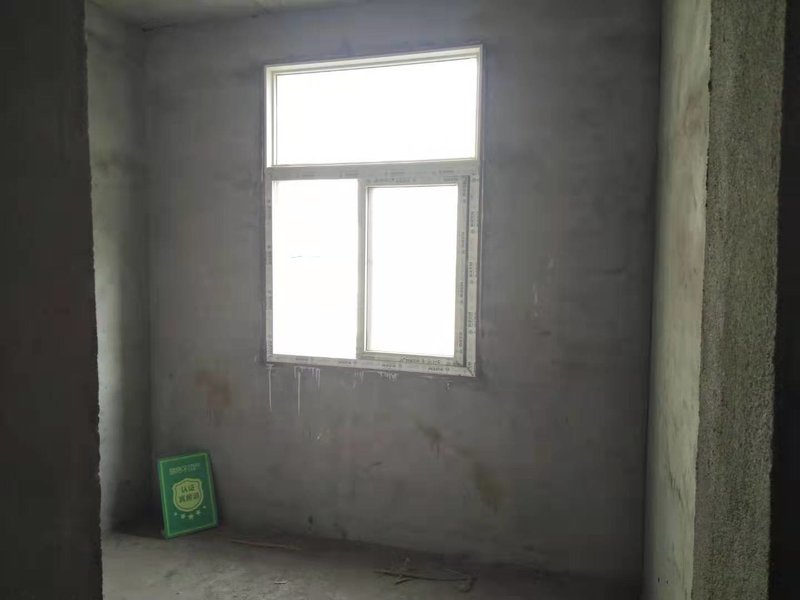 和合国际对面锦华小区毛坯三室采光视野好优质好房看房方便诚意出售