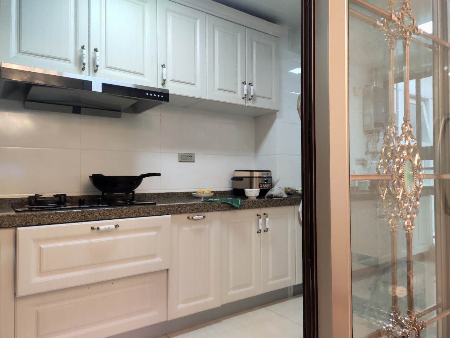 福星城精装三房两厅两卫还带一个入户花园九层新证在手全屋中央空调品牌家私家电拎包可入住这大阳台真是好享受