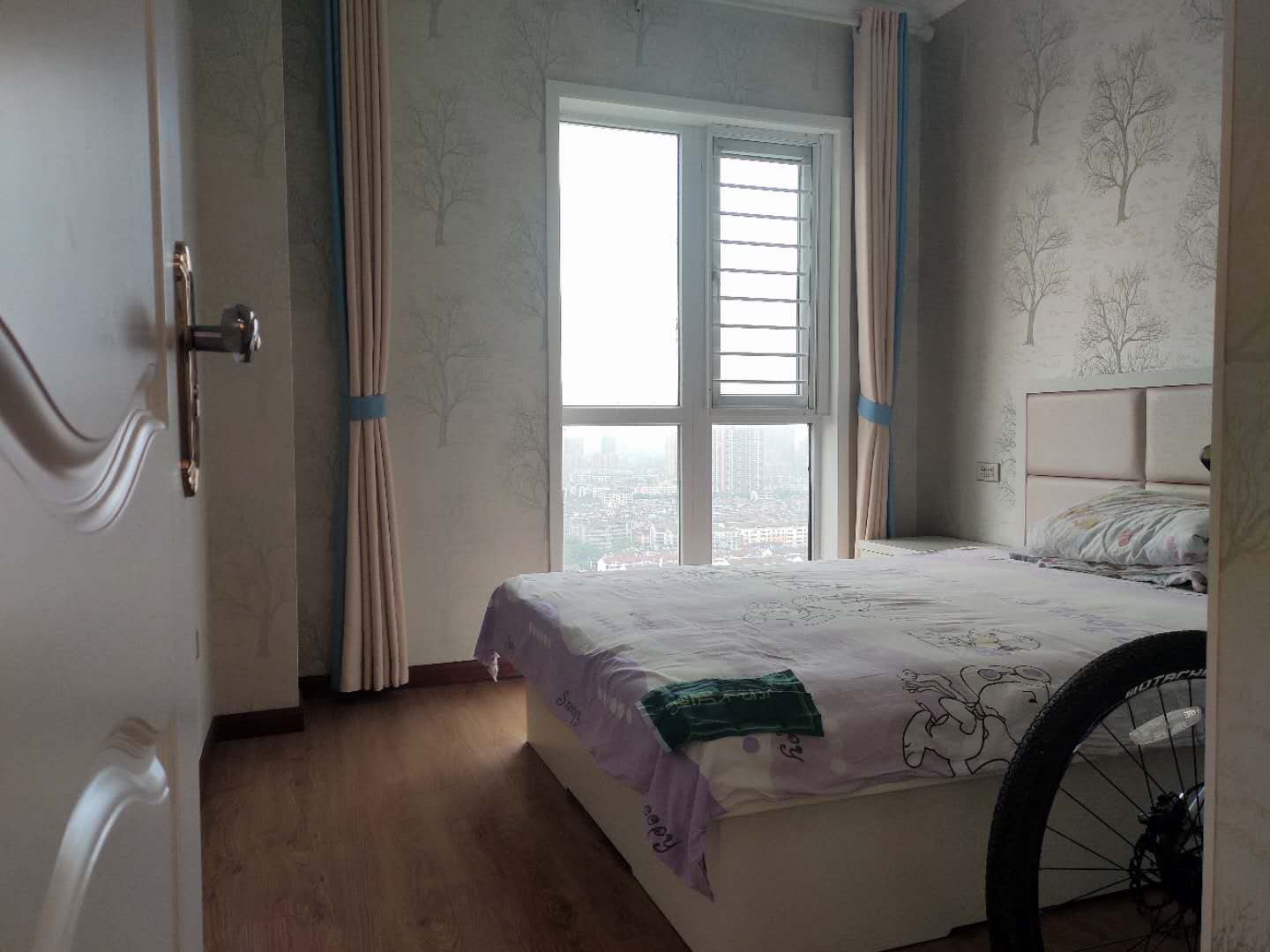 福星城精装三房两厅两卫还带一个入户花园九层新证在手全屋中央空调品牌家私家电拎包可入住这大阳台真是好享受