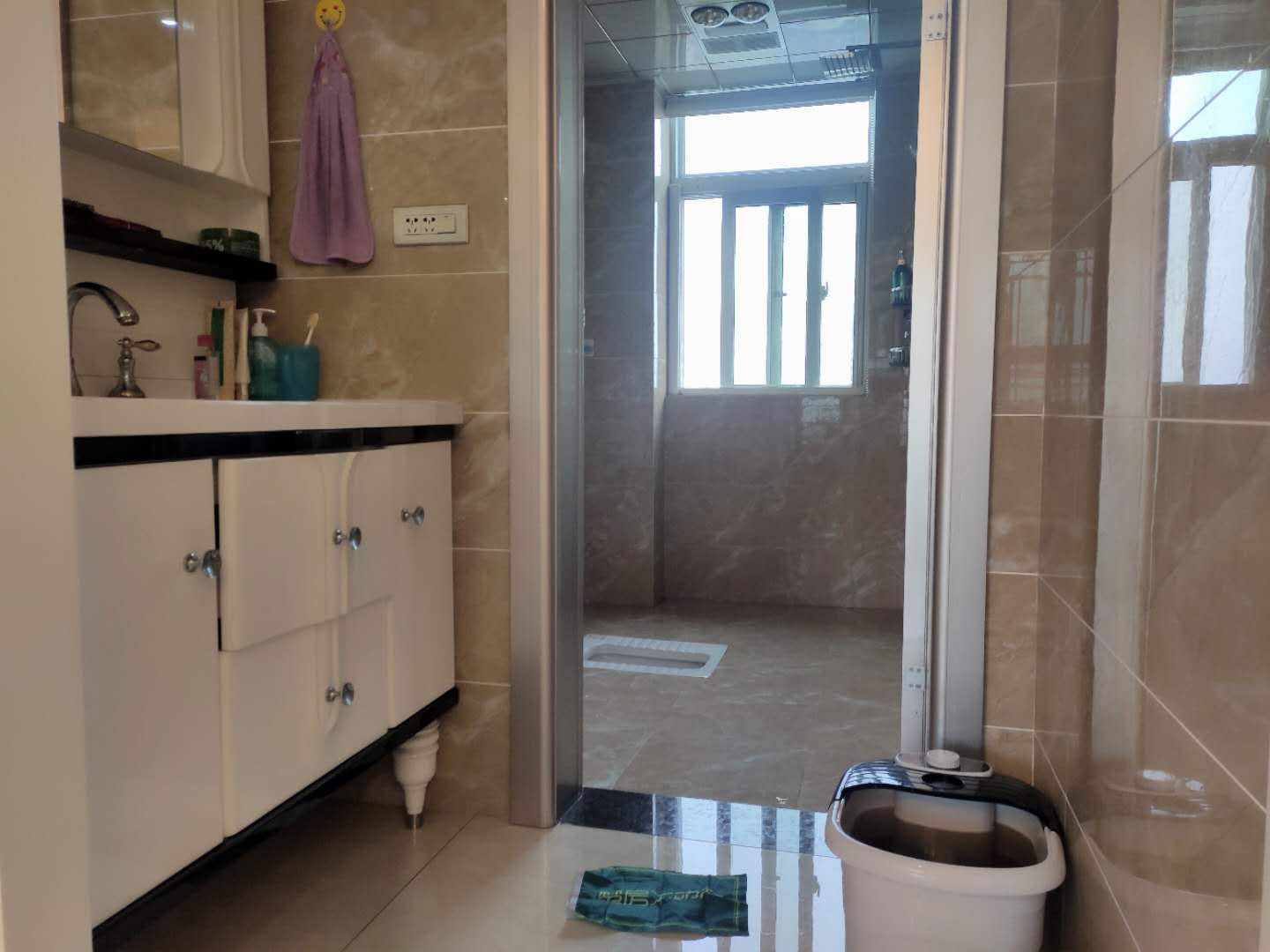 福星城精装三房两厅两卫还带一个入户花园九层新证在手全屋中央空调品牌家私家电拎包可入住这大阳台真是好享受