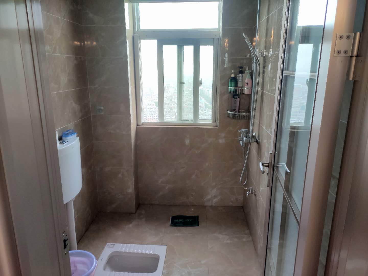 福星城精装三房两厅两卫还带一个入户花园九层新证在手全屋中央空调品牌家私家电拎包可入住这大阳台真是好享受