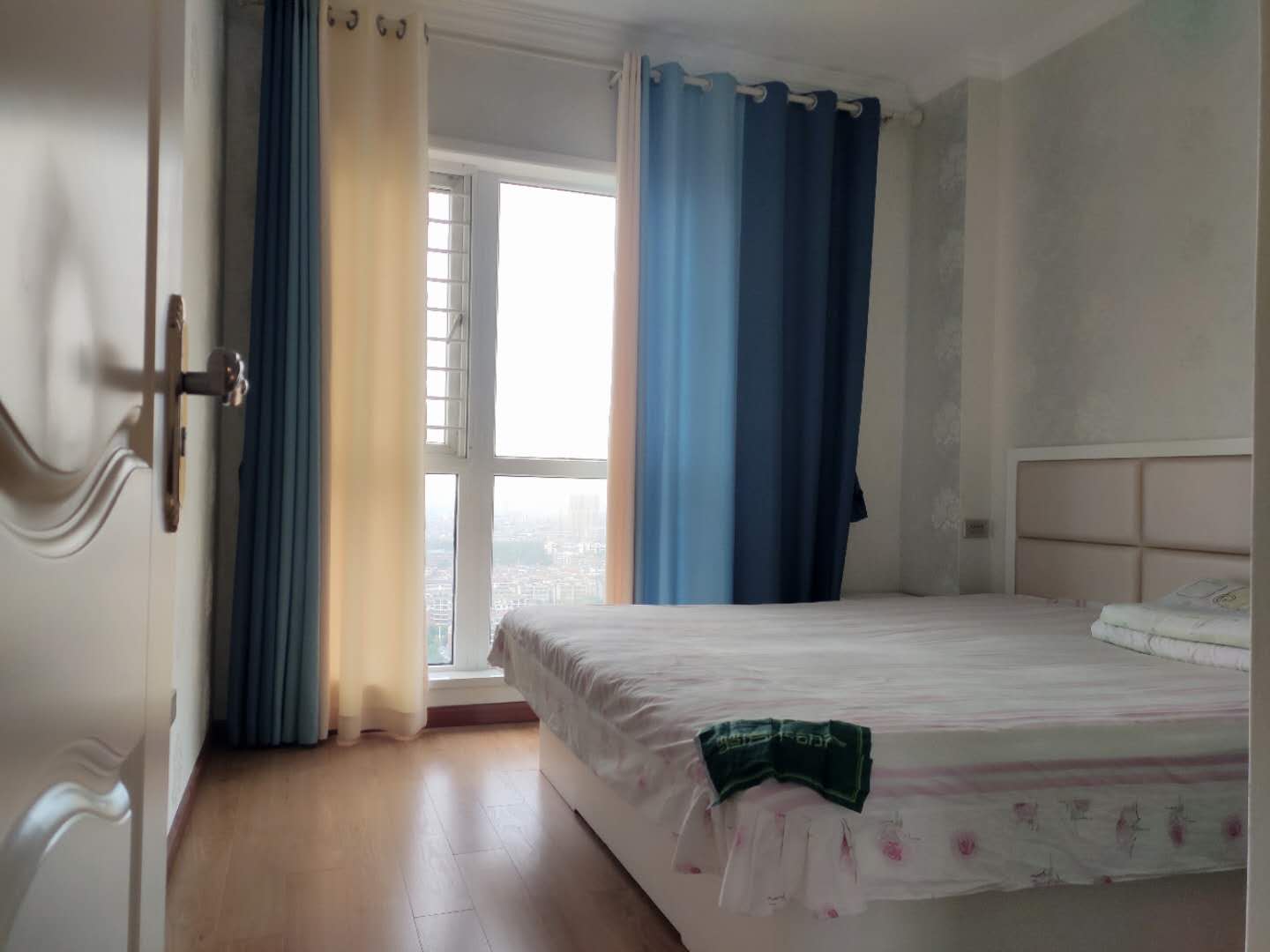 福星城精装三房两厅两卫还带一个入户花园九层新证在手全屋中央空调品牌家私家电拎包可入住这大阳台真是好享受