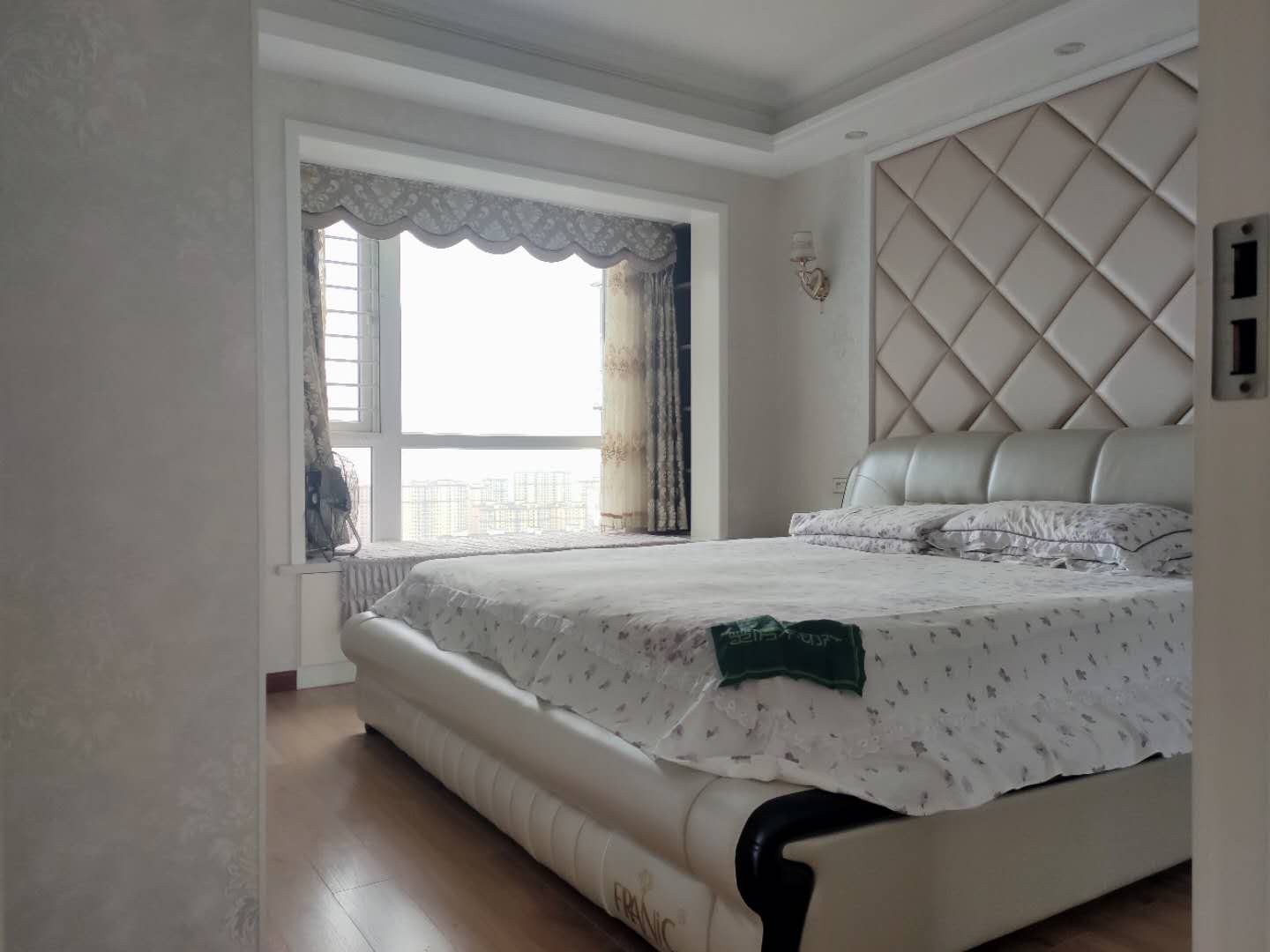 福星城精装三房两厅两卫还带一个入户花园九层新证在手全屋中央空调品牌家私家电拎包可入住这大阳台真是好享受