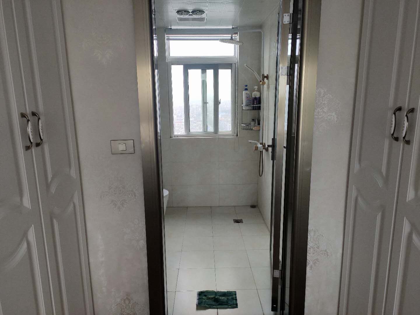 福星城精装三房两厅两卫还带一个入户花园九层新证在手全屋中央空调品牌家私家电拎包可入住这大阳台真是好享受