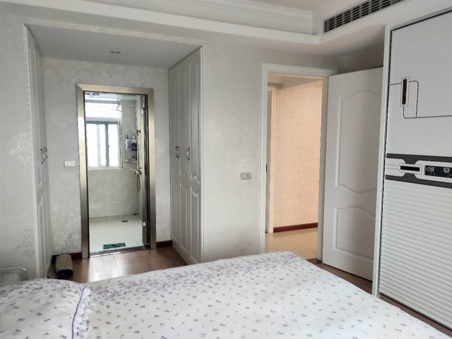 福星城精装三房两厅两卫还带一个入户花园九层新证在手全屋中央空调品牌家私家电拎包可入住这大阳台真是好享受