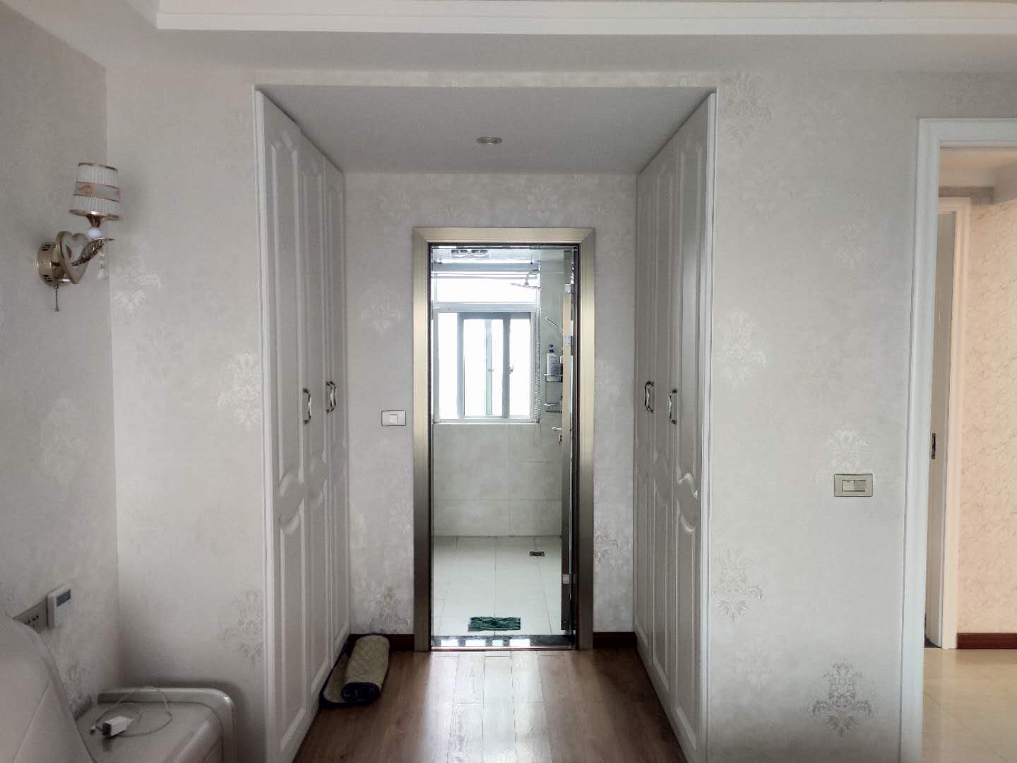 福星城精装三房两厅两卫还带一个入户花园九层新证在手全屋中央空调品牌家私家电拎包可入住这大阳台真是好享受