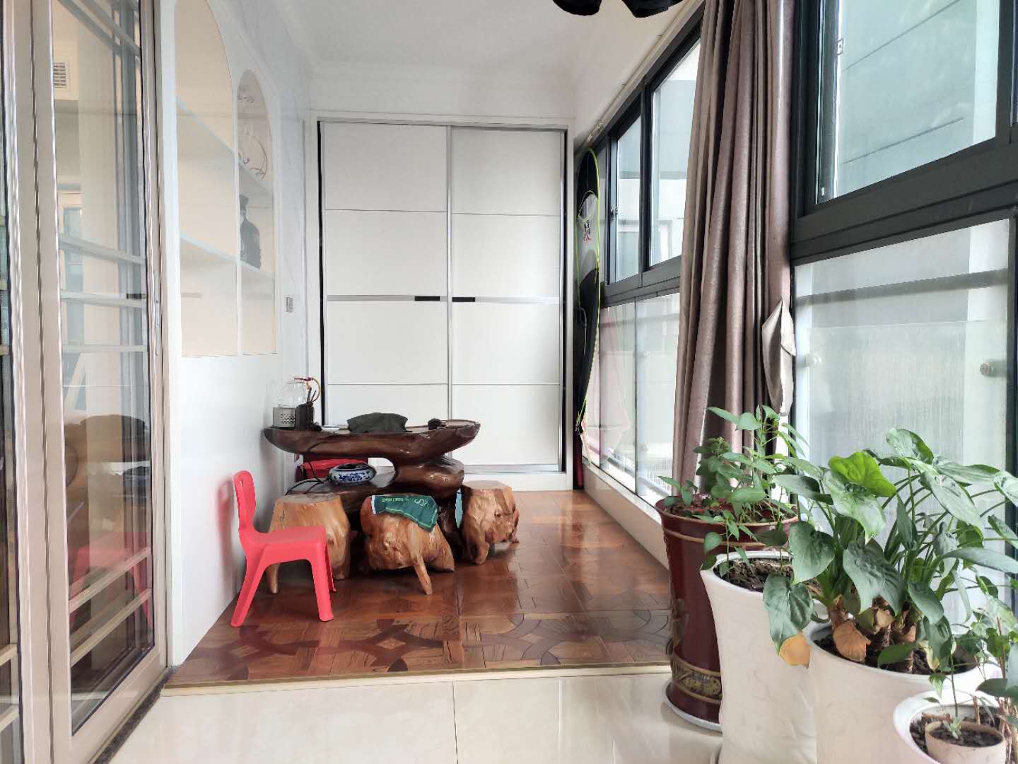 福星城精装三房两厅两卫还带一个入户花园九层新证在手全屋中央空调品牌家私家电拎包可入住这大阳台真是好享受