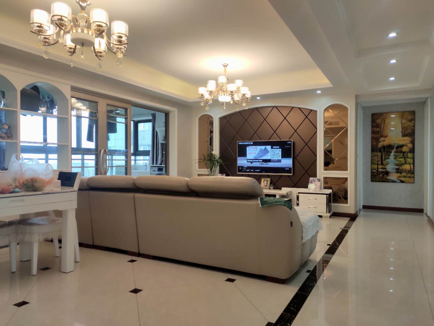 福星城精装三房两厅两卫还带一个入户花园九层新证在手全屋中央空调品牌家私家电拎包可入住这大阳台真是好享受