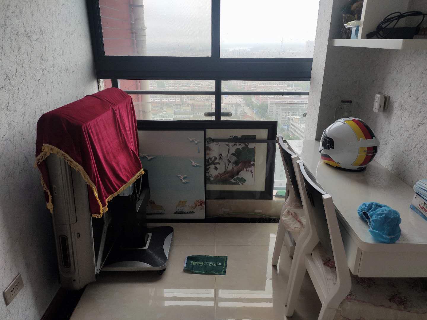 福星城精装三房两厅两卫还带一个入户花园九层新证在手全屋中央空调品牌家私家电拎包可入住这大阳台真是好享受