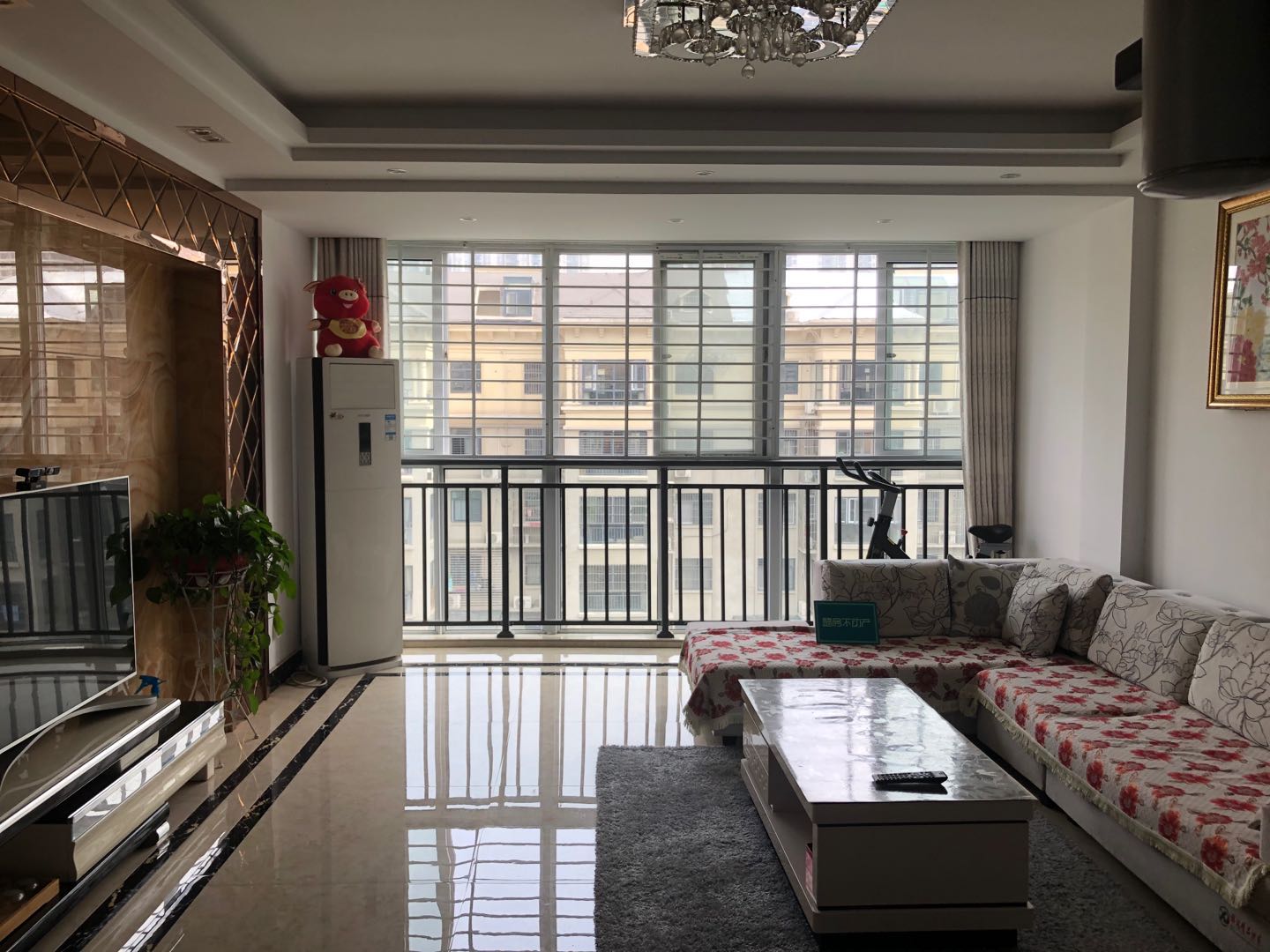 和园公馆城南优质步梯房，小区环境好，周边配套设施齐全！