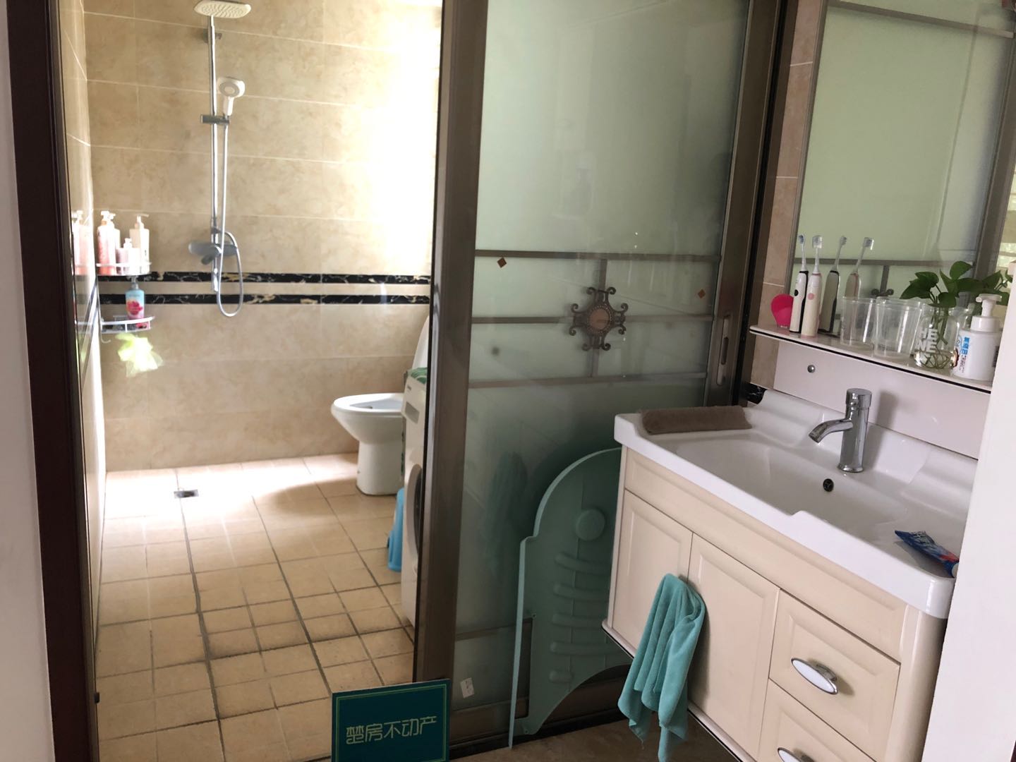 和园公馆城南优质步梯房，小区环境好，周边配套设施齐全！