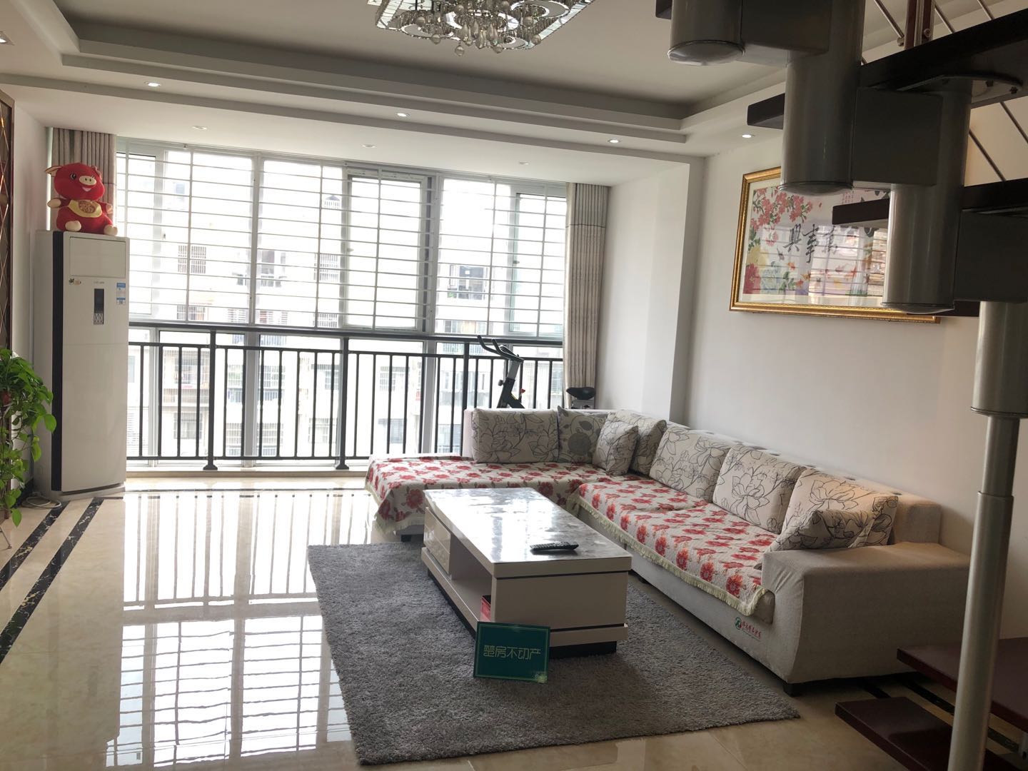 和园公馆城南优质步梯房，小区环境好，周边配套设施齐全！