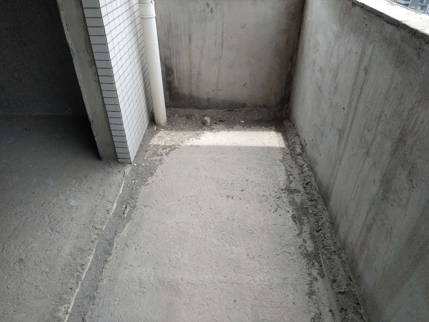 城市丽景122平75万大三房证件满二