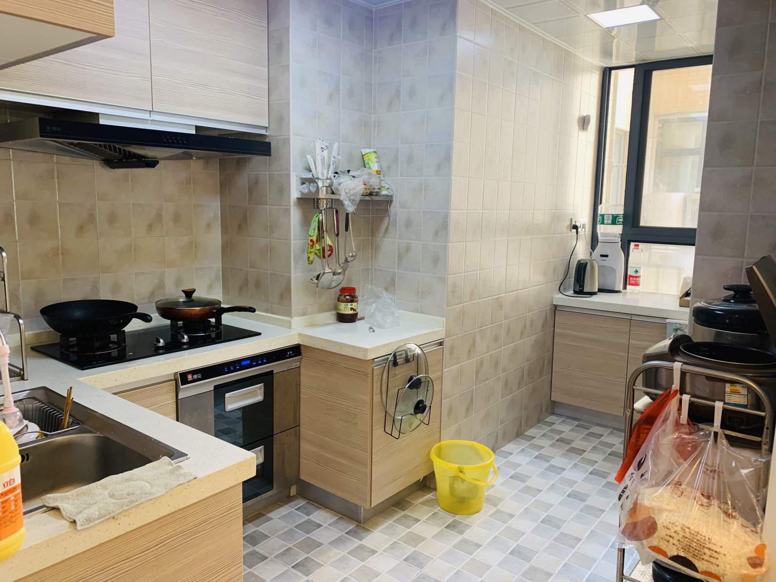 现代森林国际城三室两厅一卫一阳台精装使用面积大楼层好