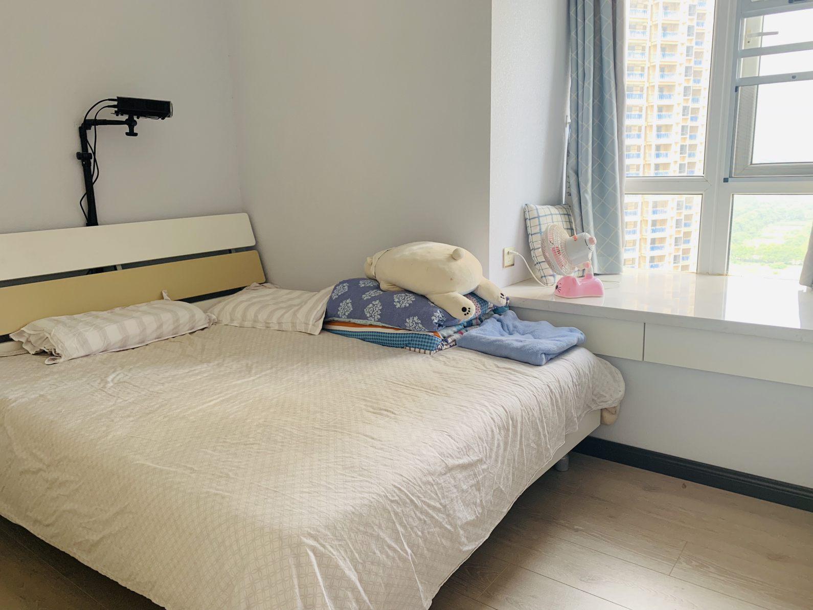 现代森林国际城三室两厅一卫一阳台精装使用面积大楼层好