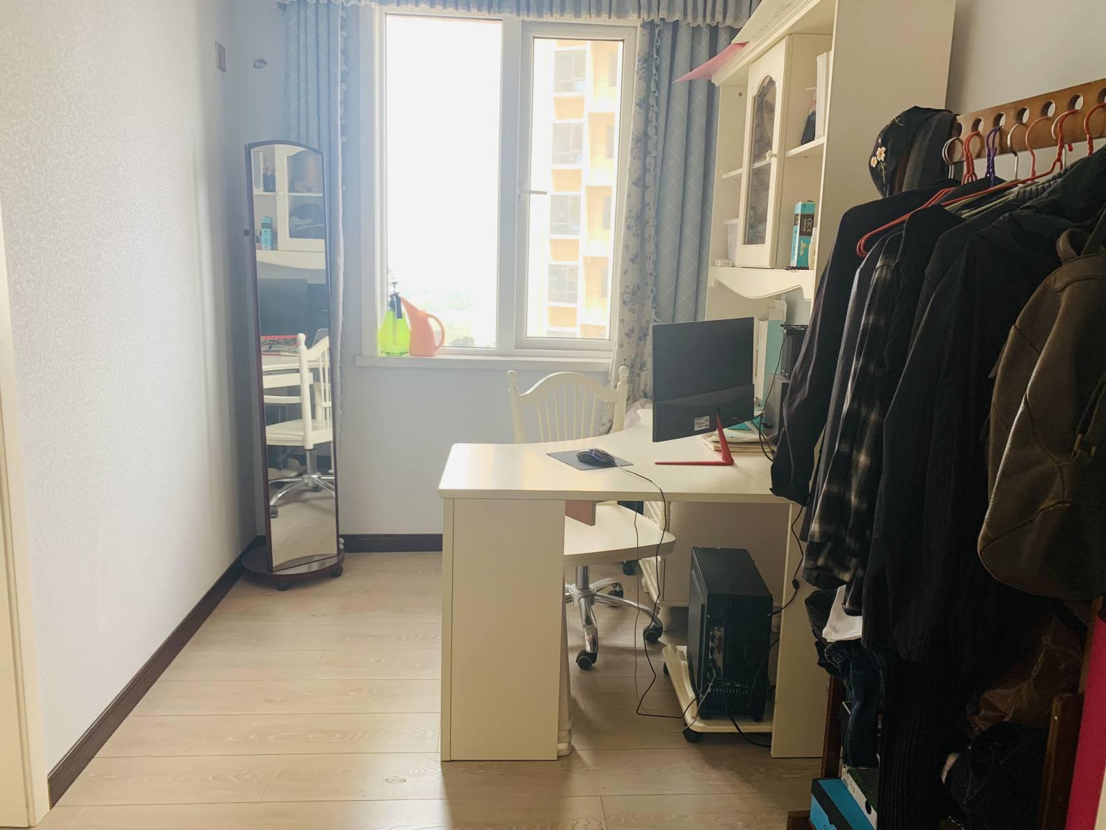 现代森林国际城三室两厅一卫一阳台精装使用面积大楼层好