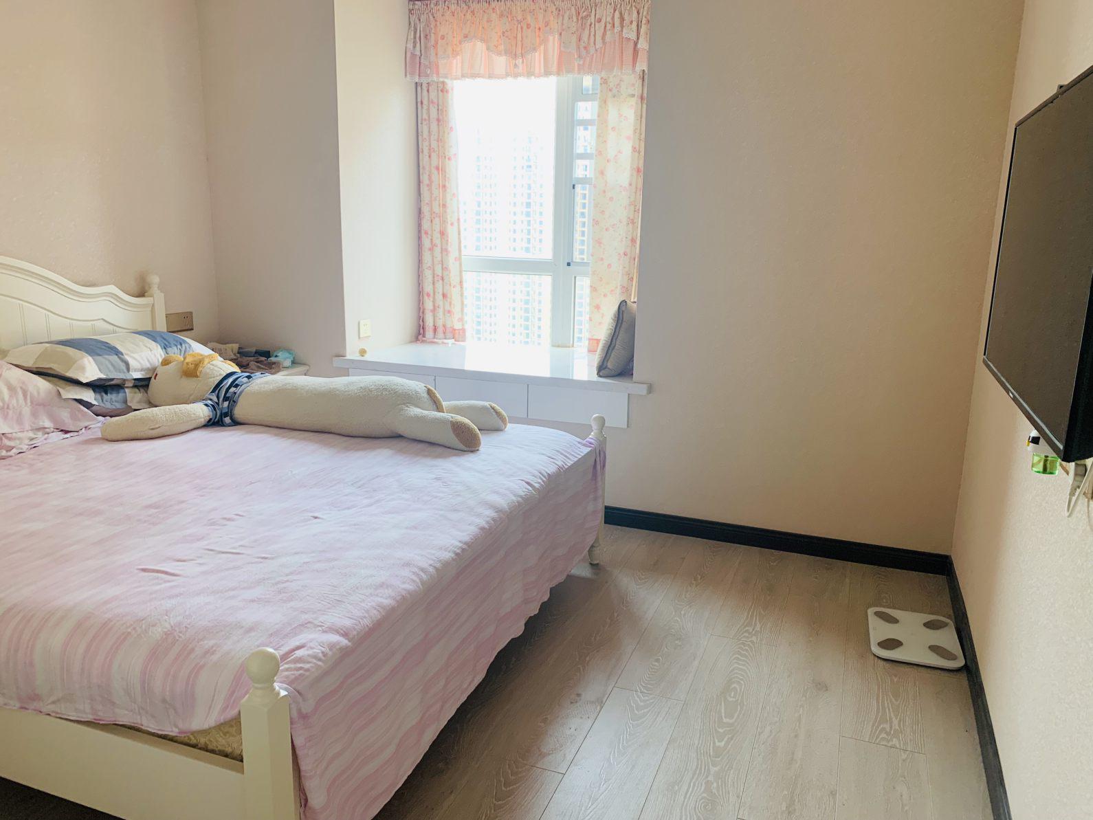 现代森林国际城三室两厅一卫一阳台精装使用面积大楼层好