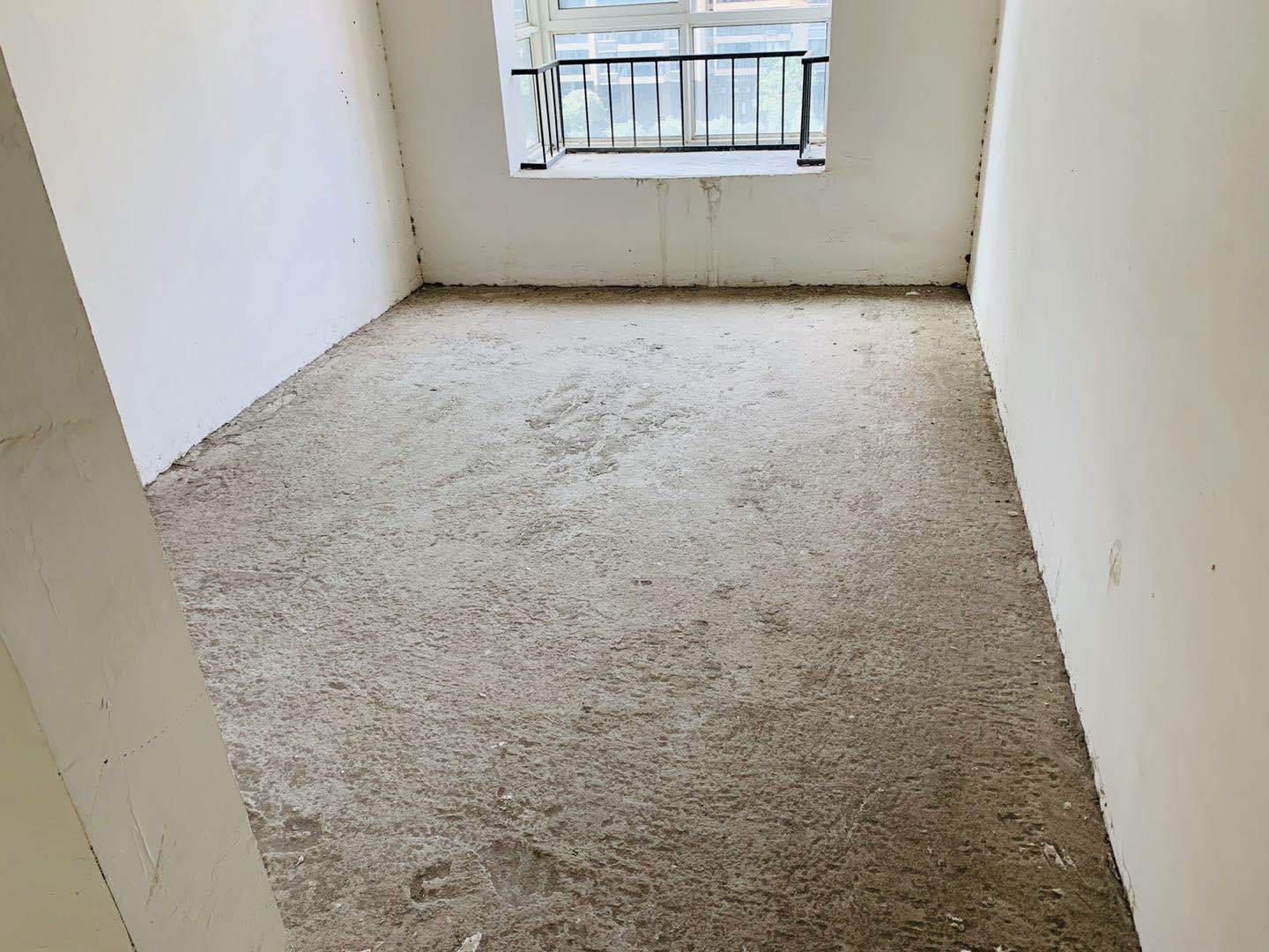 三丰鼎城送露台入户花园证满两年