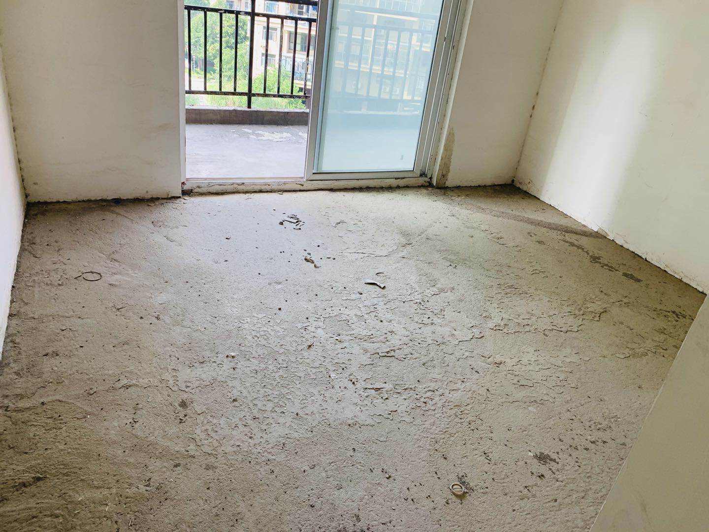 三丰鼎城送露台入户花园证满两年