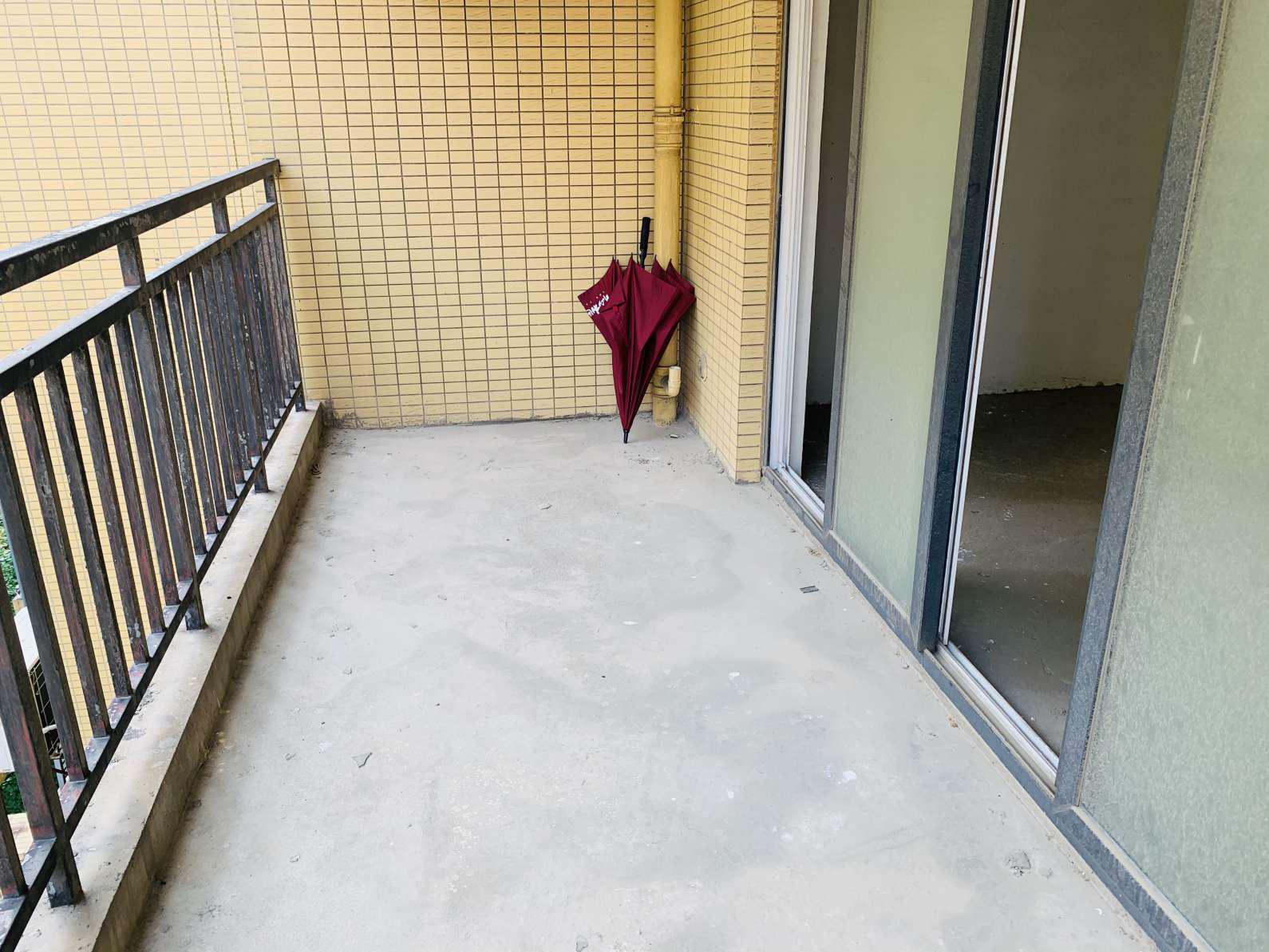 三丰鼎城送露台入户花园证满两年