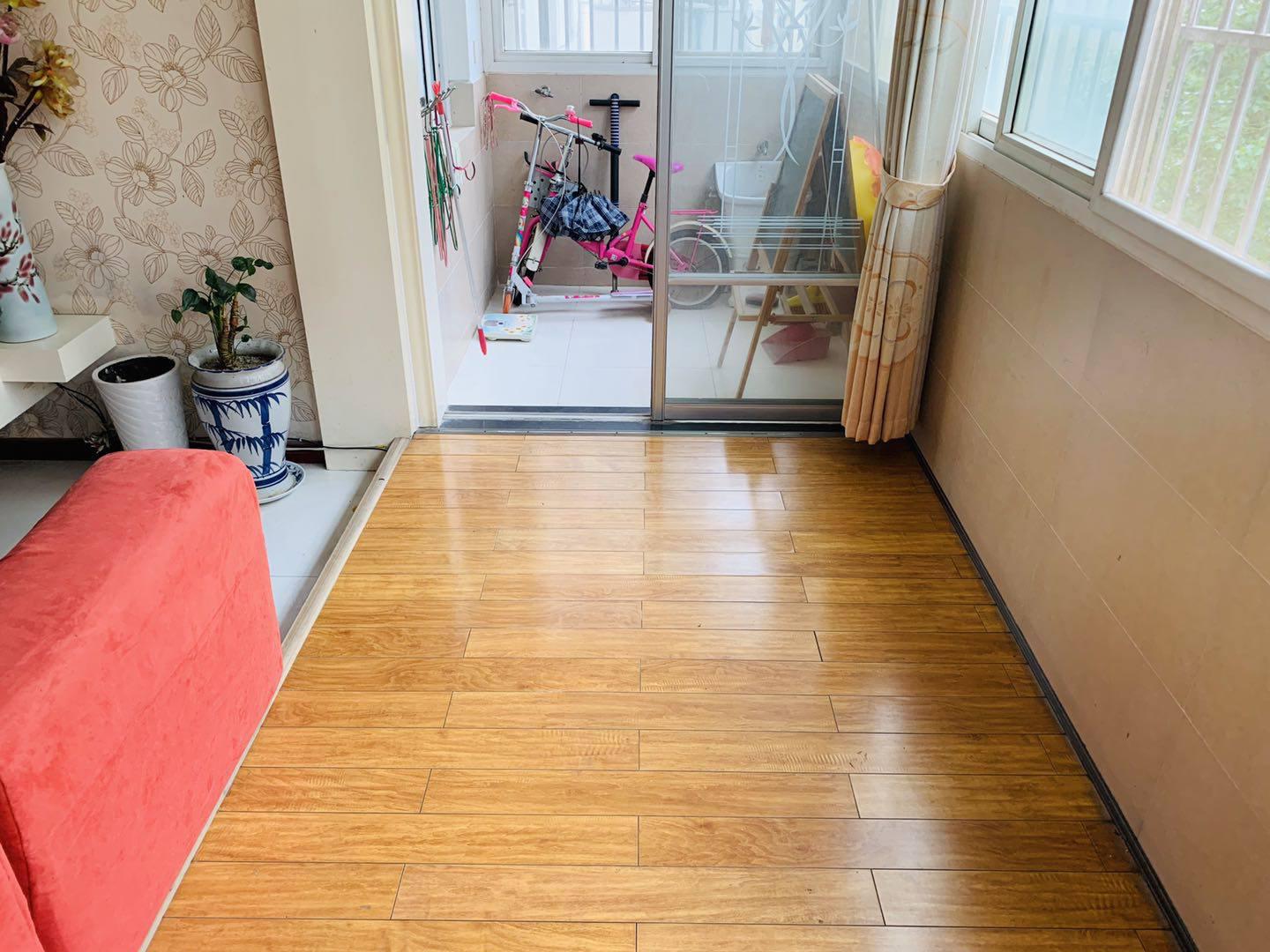 聚才华府三室两厅两卫148平76万