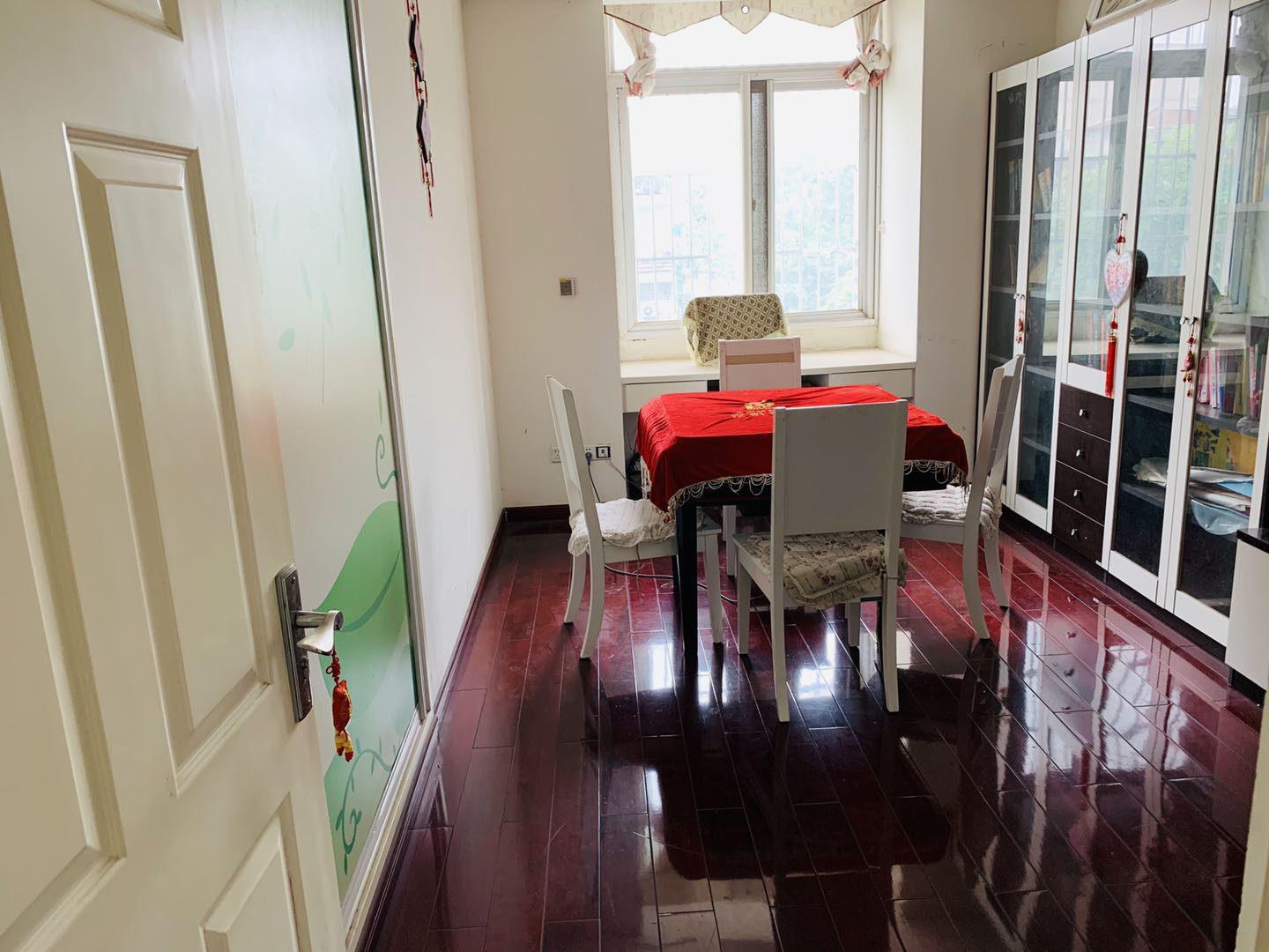 聚才华府三室两厅两卫148平76万