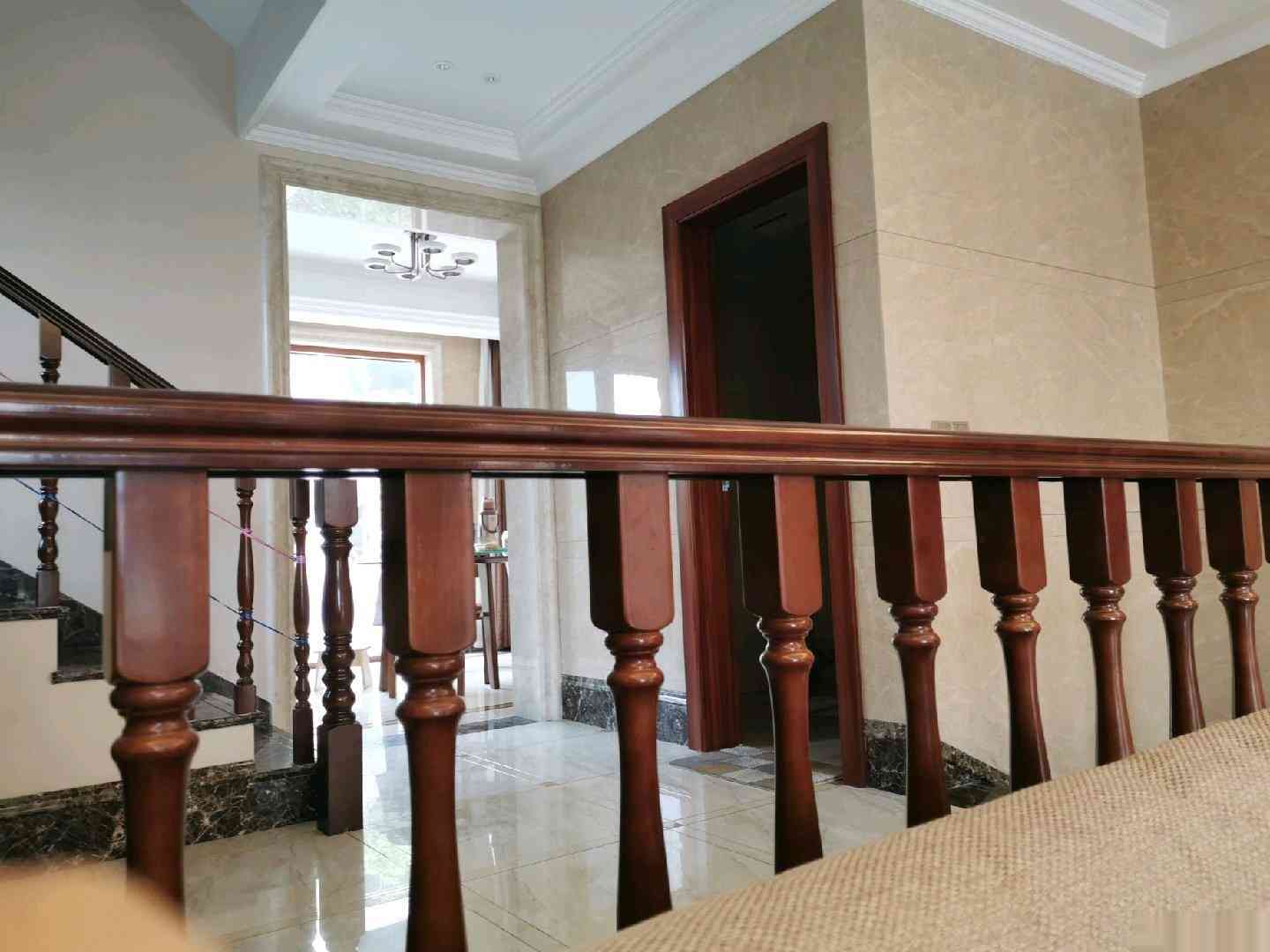 挖沟别墅189平豪装九成新150万