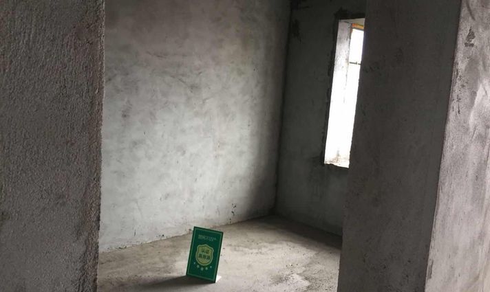 临江雅苑毛坯三房证件满二可按揭