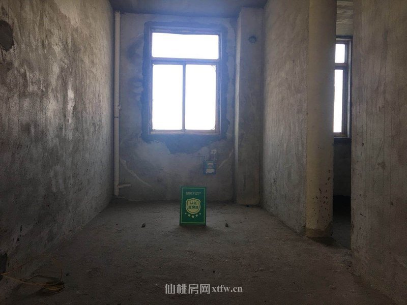 临江雅苑毛坯三房证件满二可按揭