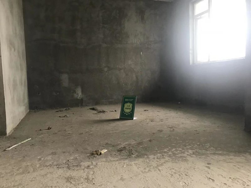 临江雅苑毛坯三房证件满二可按揭