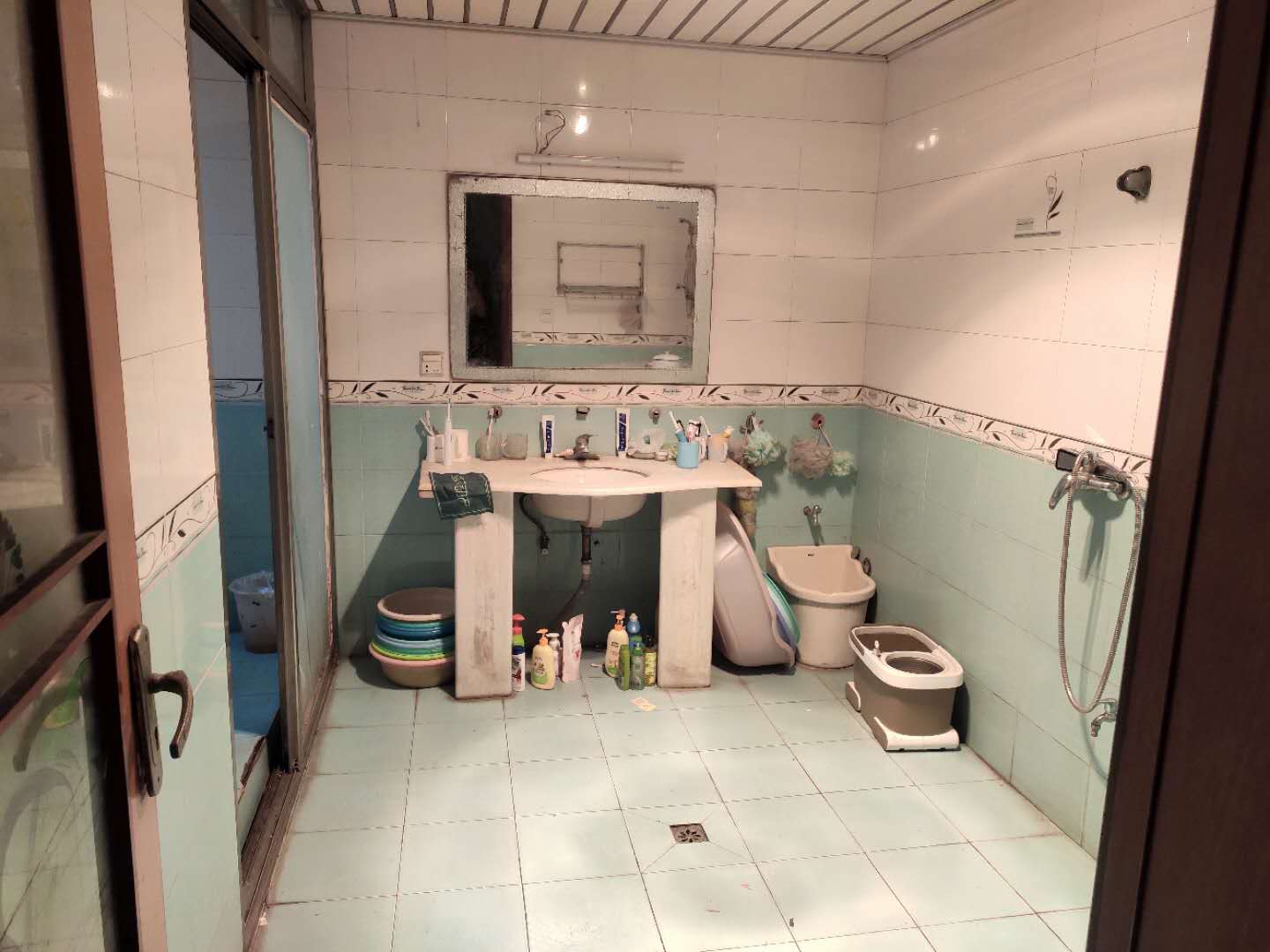 五星小区四房两厅周边生活方便诚心出售