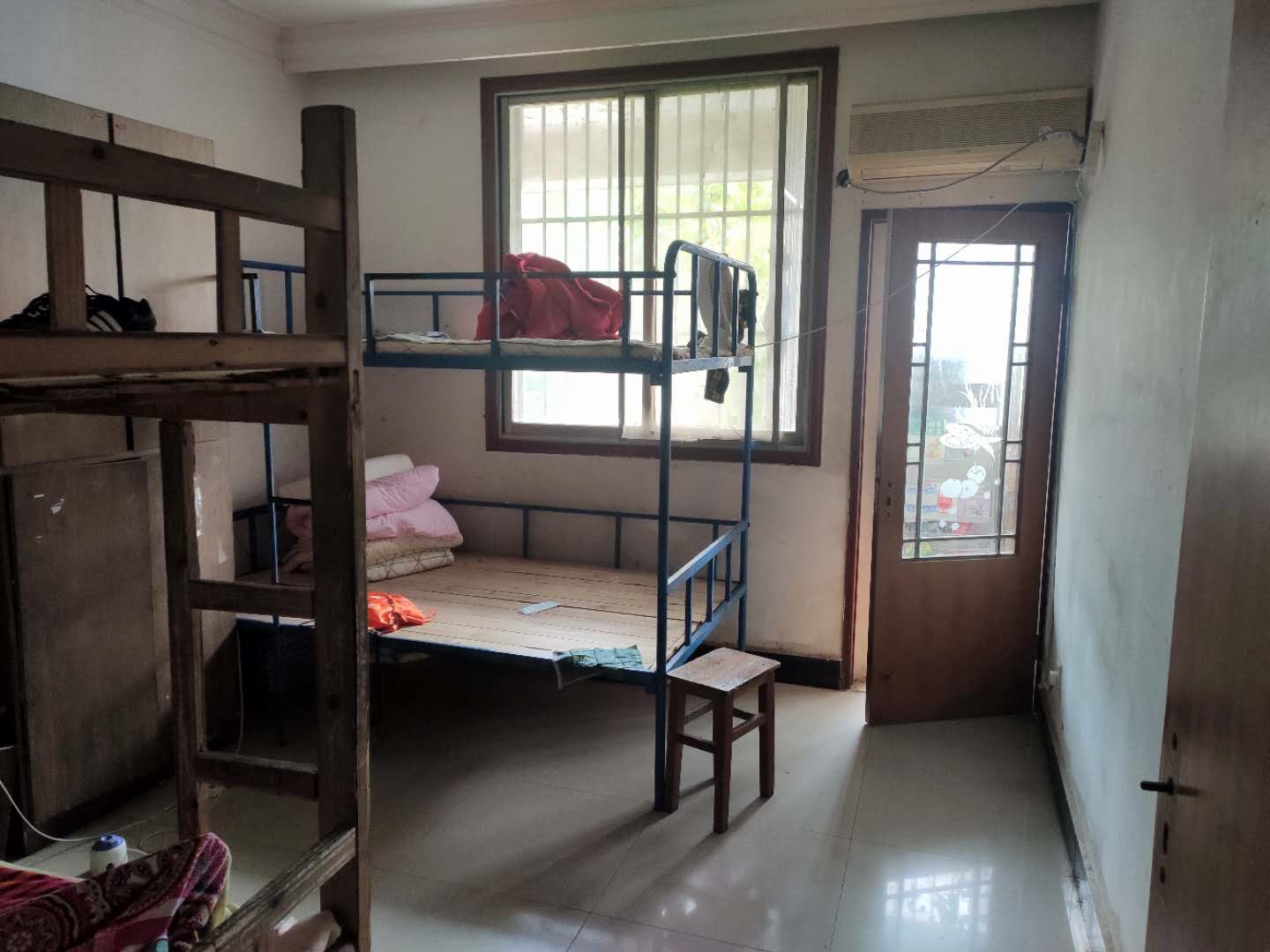 五星小区四房两厅周边生活方便诚心出售