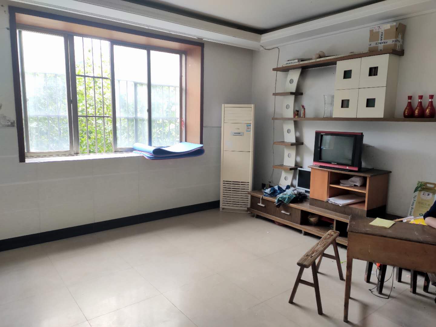 五星小区  四房两厅  周边生活方便 诚心出售