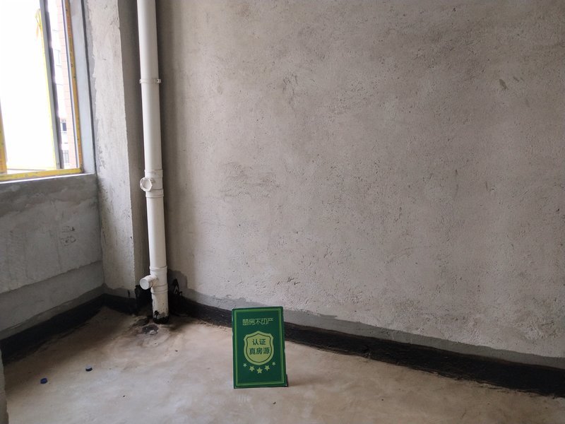 紫晶尚城，毛坯大三房，南北通透，中间楼层，看房方便