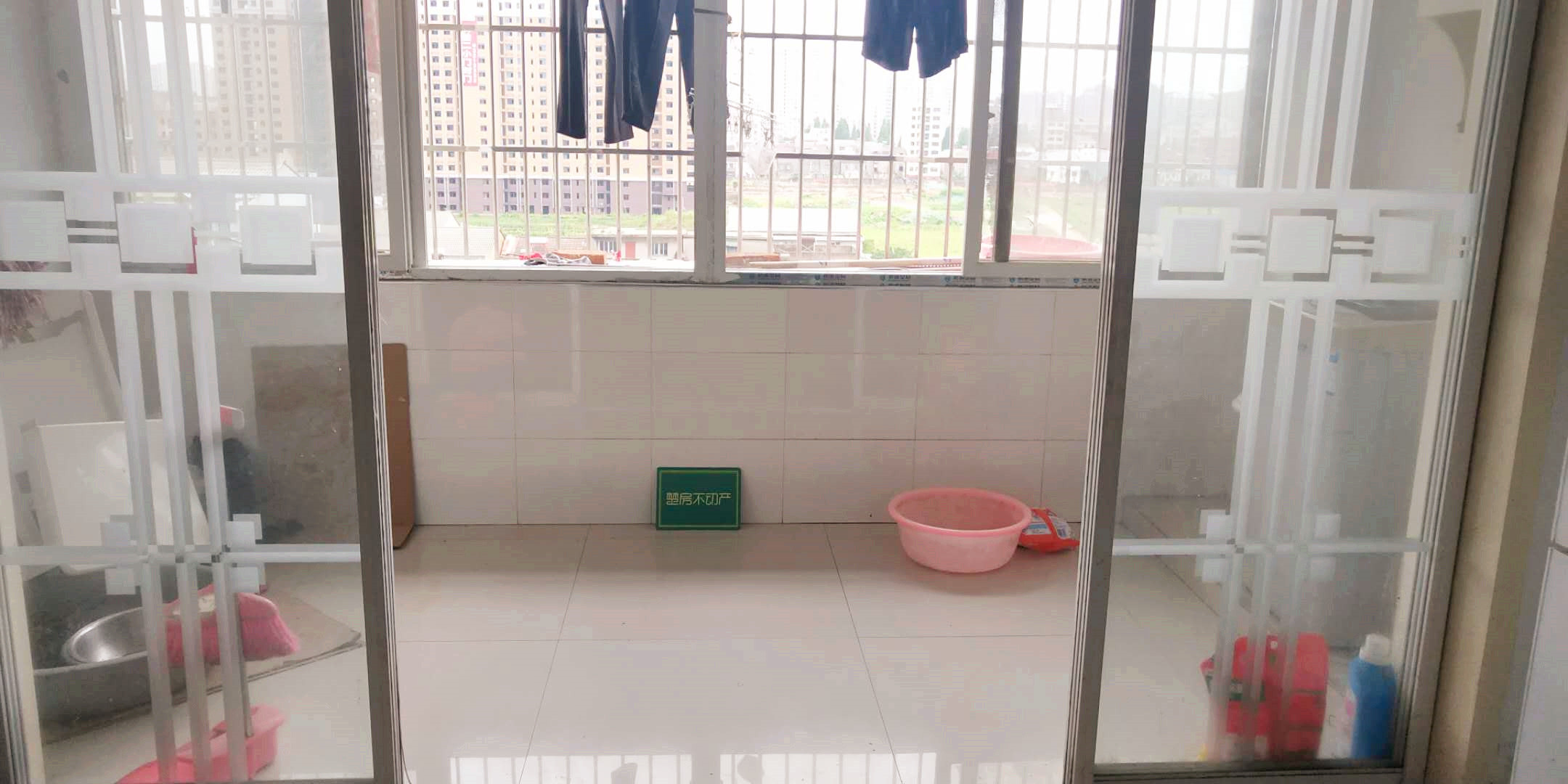 纽芬兰 花园中装步梯三房证件满二看房方便