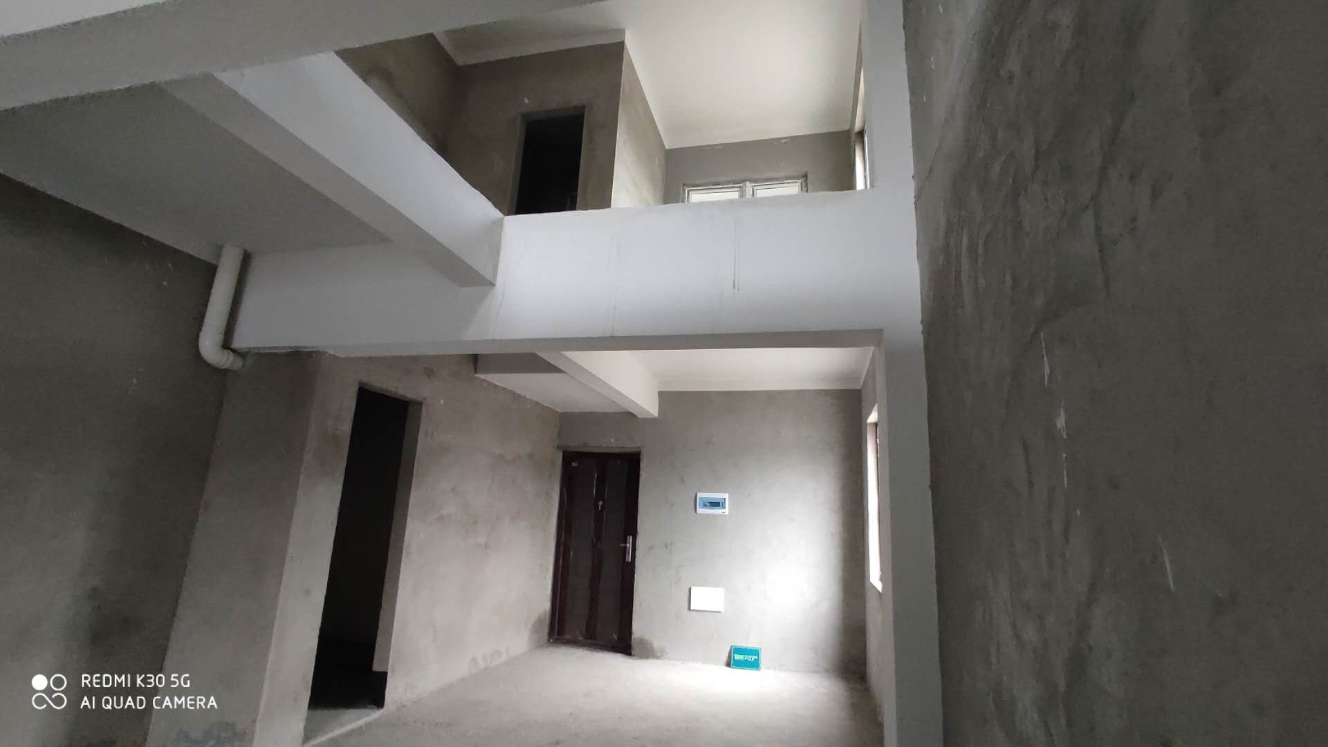 汽车城公寓 上下两层复式楼  毛坯房  诚意出售