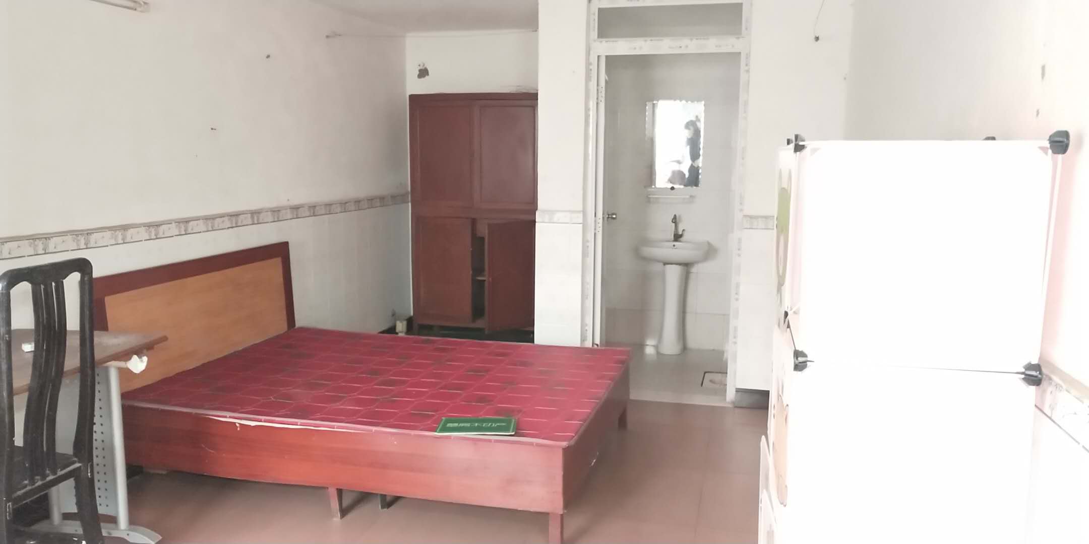 沔中对面荆洪花园带30平地下室证满二可按揭看房方便